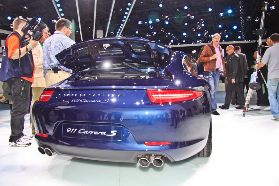  Porsche 911 Carrera 2011 года  (фото 38 из 47)